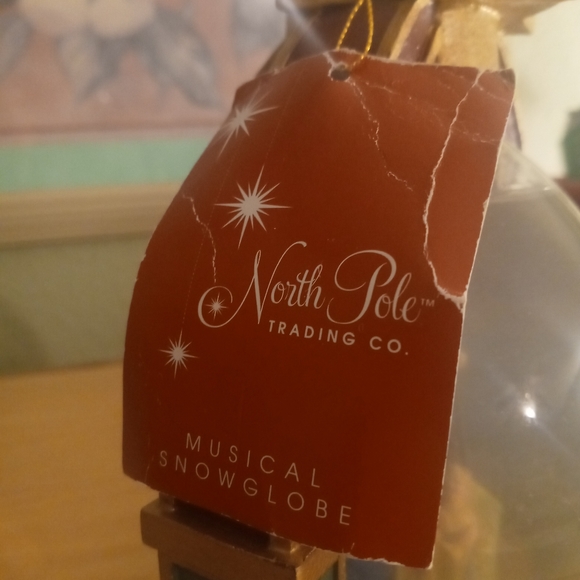 North Pole Trading Co. Musical Nativity Scene Snow Globe Plays "Silent Night" - Picture 8 of 10